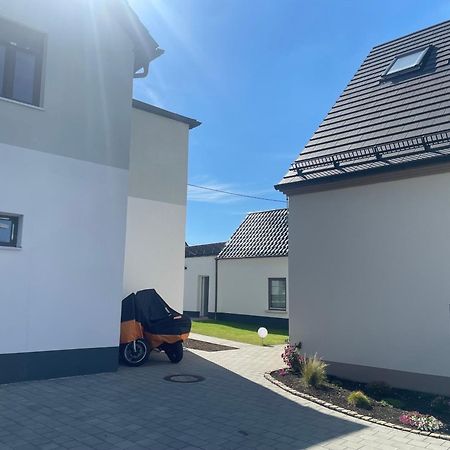 Modernes & Gepflegtes Hotelzimmer Mit Kueche! Bernstadt  Eksteriør billede