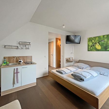 Modernes & Gepflegtes Hotelzimmer Mit Kueche! Bernstadt  Eksteriør billede