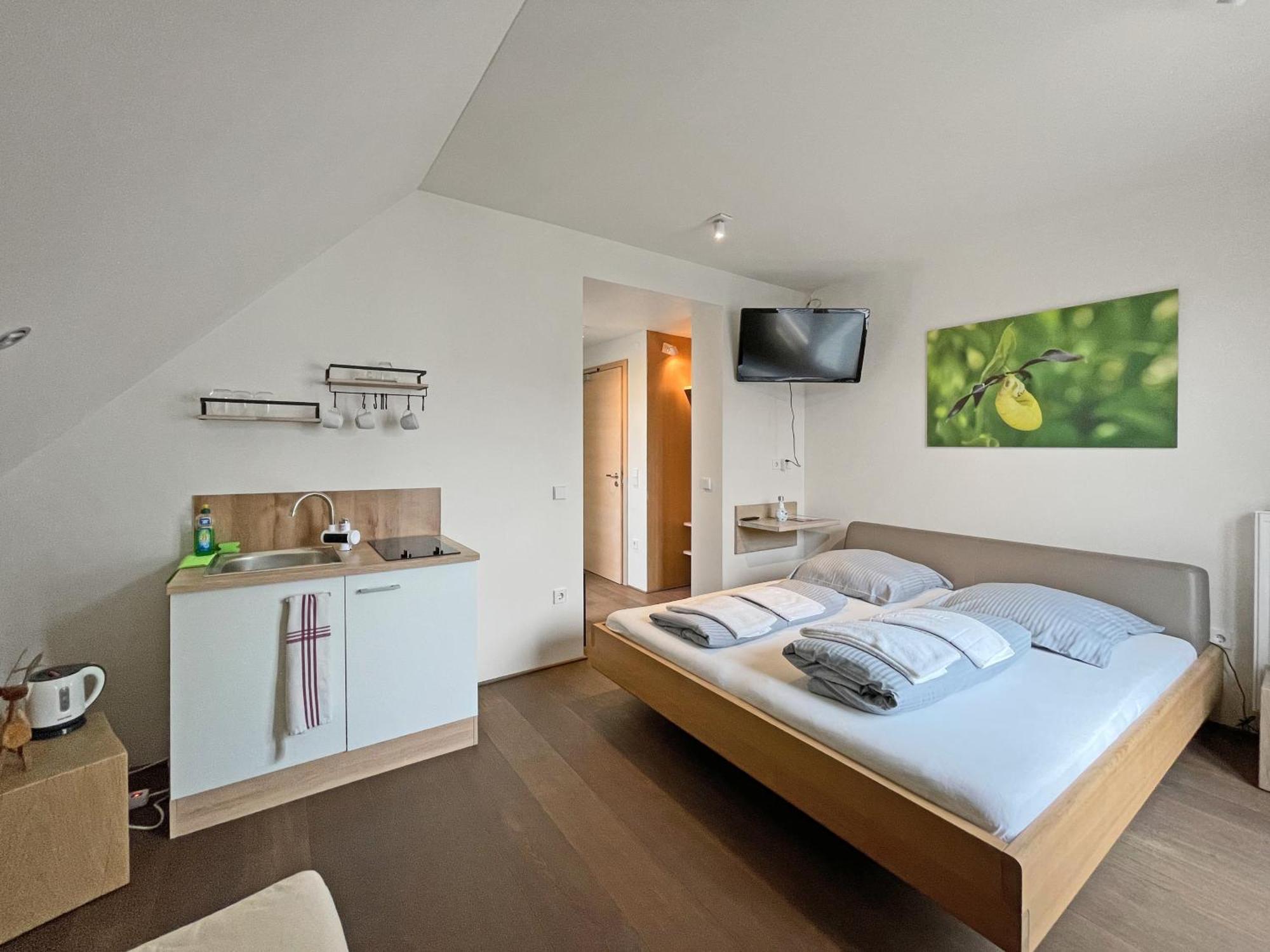 Modernes & Gepflegtes Hotelzimmer Mit Kueche! Bernstadt  Eksteriør billede
