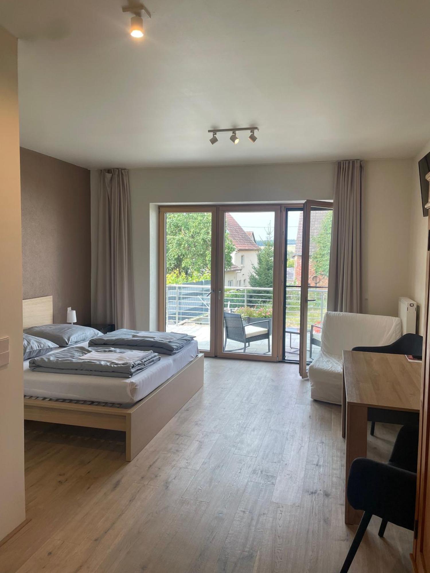 Modernes & Gepflegtes Hotelzimmer Mit Kueche! Bernstadt  Eksteriør billede